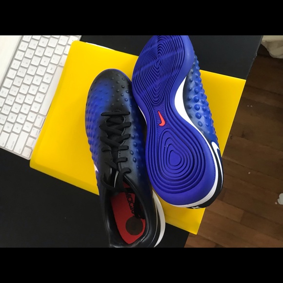 Indoor soccer shoes - Picture 7 of 8